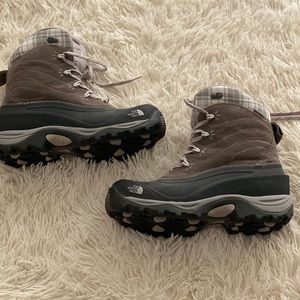Like New!  The North Face grey lace up boots